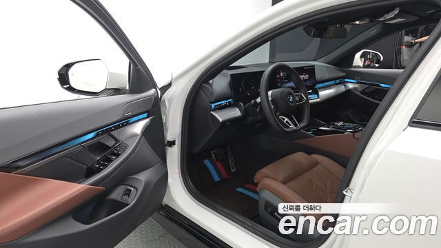 BMW 5-Series 2026 — photo 13