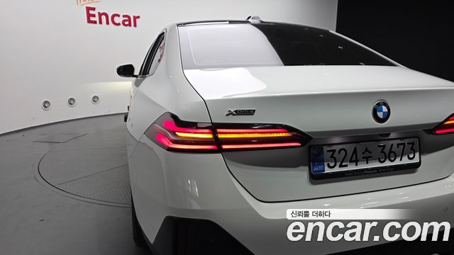BMW 5-Series 2026 — photo 9
