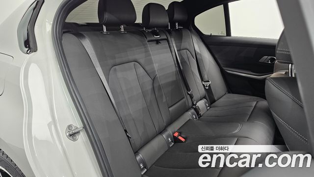 BMW 3-Series 2025 — photo 17