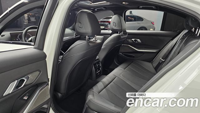 BMW 3-Series 2025 — photo 18