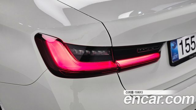 BMW 3-Series 2025 — photo 9