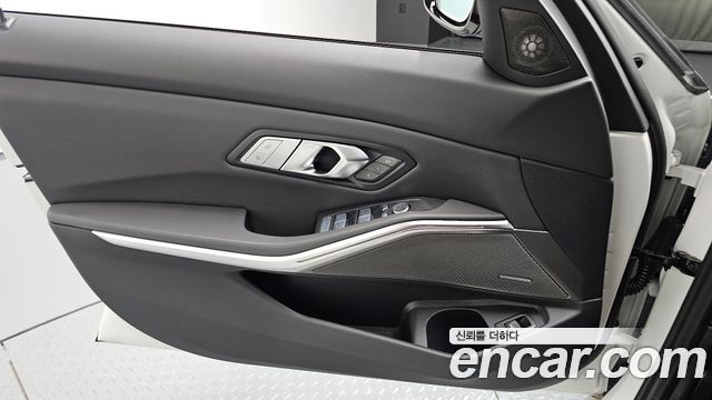 BMW 3-Series 2025 — photo 14