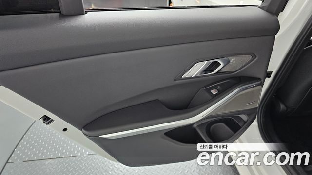 BMW 3-Series 2025 — photo 15