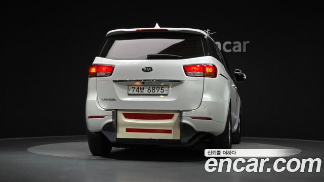 Kia Canival 2016 — photo 4