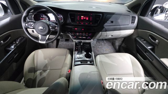 Kia Canival 2016 — photo 7