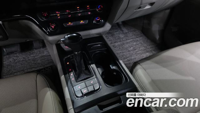 Kia Canival 2016 — photo 9