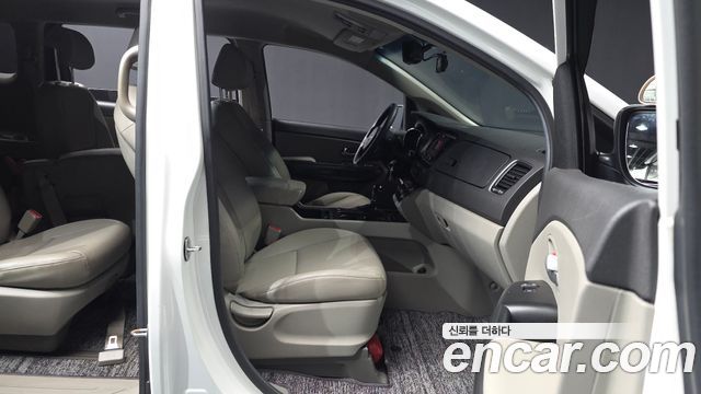 Kia Canival 2016 — photo 11