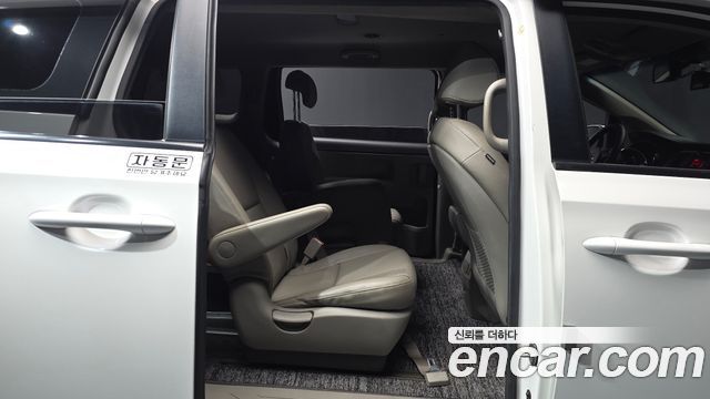 Kia Canival 2016 — photo 12