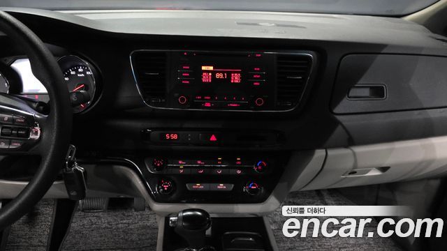Kia Canival 2016 — photo 14