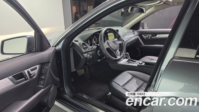 Mercedes-Benz C-Class 2012 — photo 10