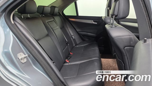 Mercedes-Benz C-Class 2012 — photo 12