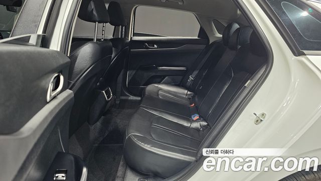 Kia K5 2022 — photo 18