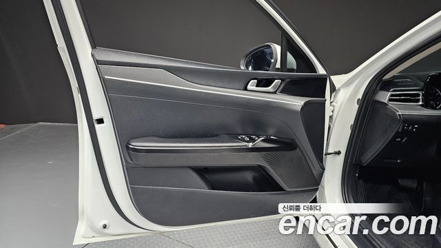 Kia K5 2022 — photo 14