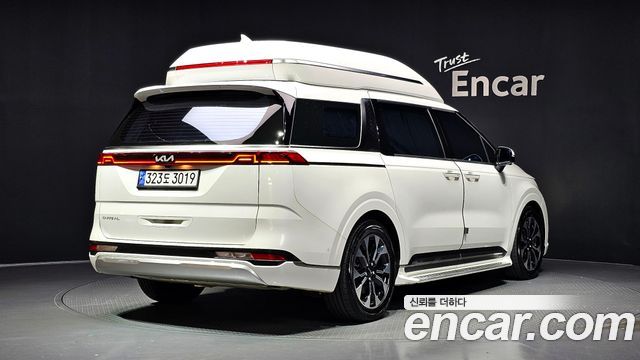Kia Canival 2023 — photo 2