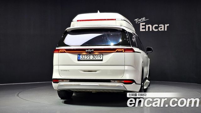 Kia Canival 2023 — photo 4