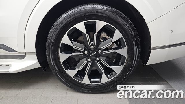 Kia Canival 2023 — photo 7