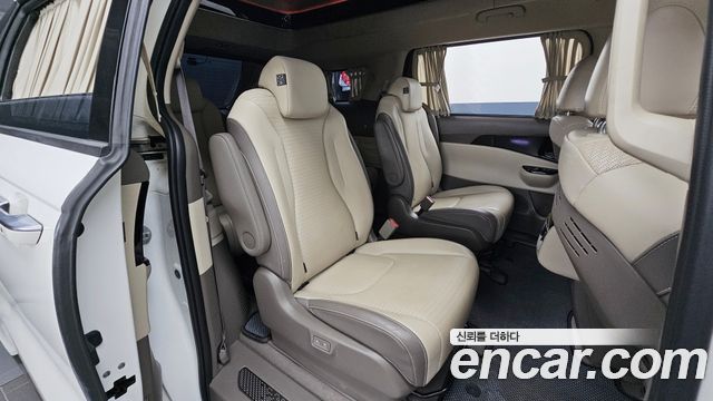 Kia Canival 2023 — photo 16