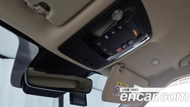 Kia Canival 2023 — photo 32