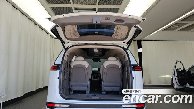 Kia Canival 2023 — photo 35