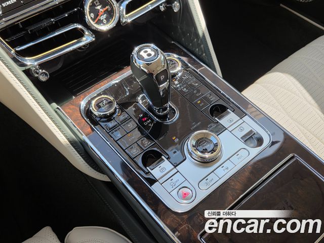 Bentley Flying Spur 2021 — photo 9