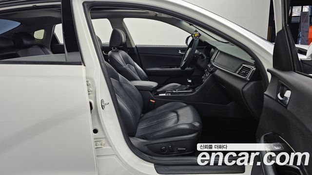 Kia K5 2016 — photo 17
