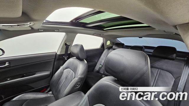 Kia K5 2016 — photo 25