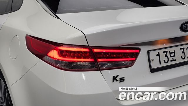 Kia K5 2016 — photo 9