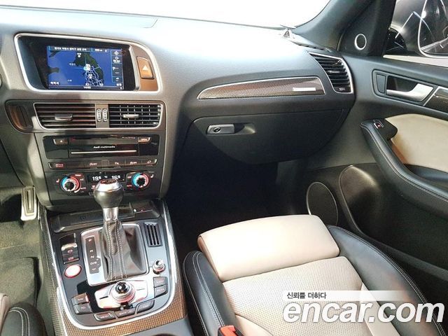 Audi SQ5 2016 — photo 10
