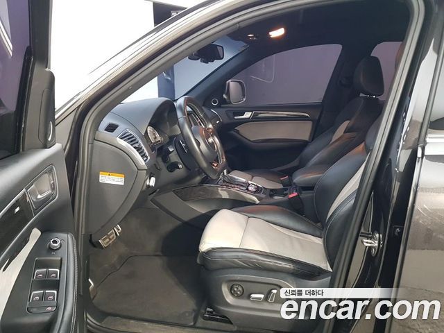 Audi SQ5 2016 — photo 11