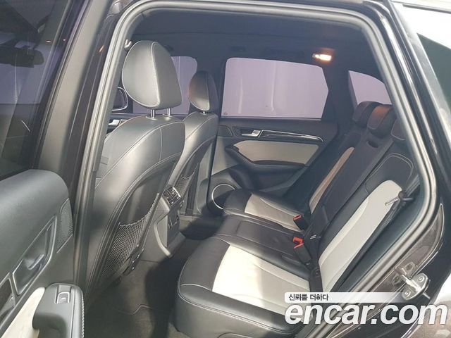 Audi SQ5 2016 — photo 12