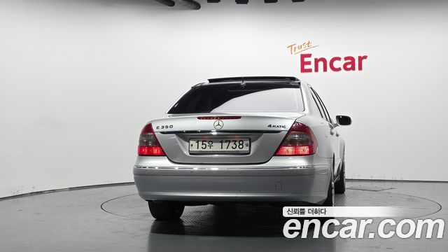 Mercedes-Benz E-Class 2008 — photo 4