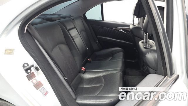 Mercedes-Benz E-Class 2008 — photo 16