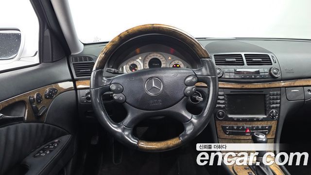 Mercedes-Benz E-Class 2008 — photo 17