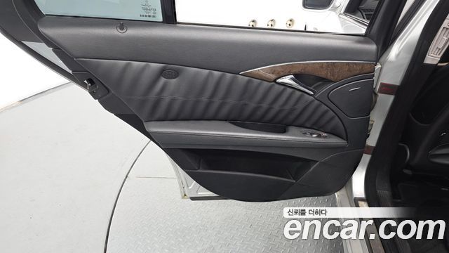 Mercedes-Benz E-Class 2008 — photo 14