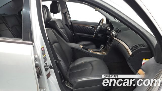 Mercedes-Benz E-Class 2008 — photo 15