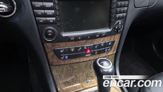Mercedes-Benz E-Class 2008 — photo 26