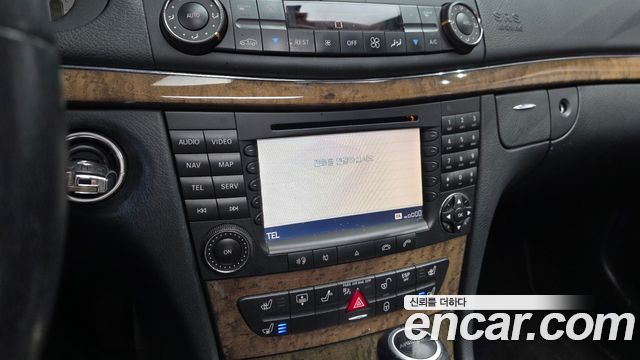 Mercedes-Benz E-Class 2008 — photo 27