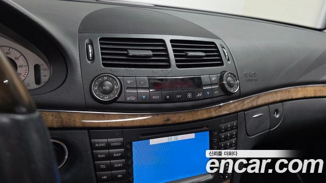 Mercedes-Benz E-Class 2008 — photo 29