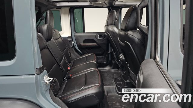 Jeep Wrangler 2025 — photo 18