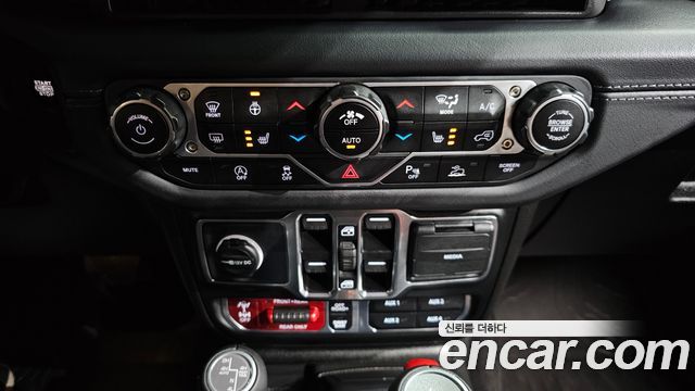 Jeep Wrangler 2025 — photo 23