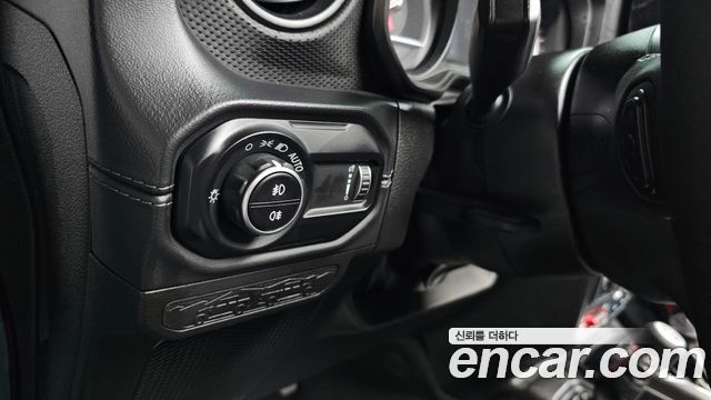 Jeep Wrangler 2025 — photo 25