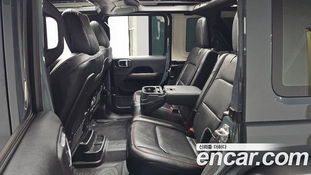 Jeep Wrangler 2025 — photo 16