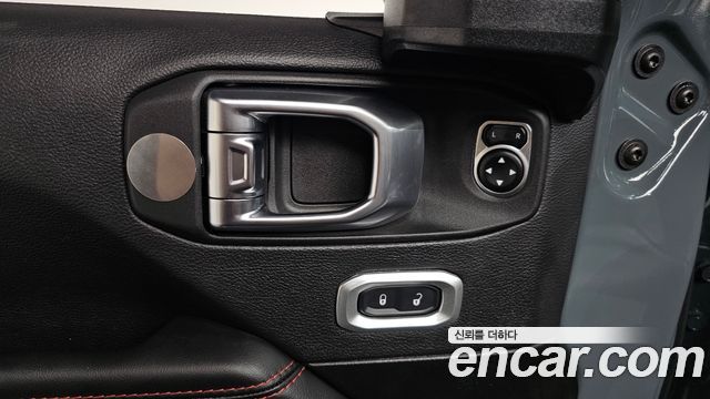 Jeep Wrangler 2025 — photo 27