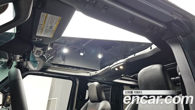 Jeep Wrangler 2025 — photo 32