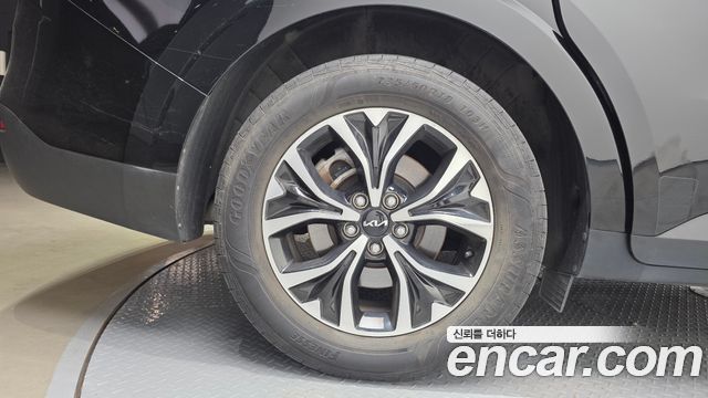 Kia Canival 2023 — photo 5