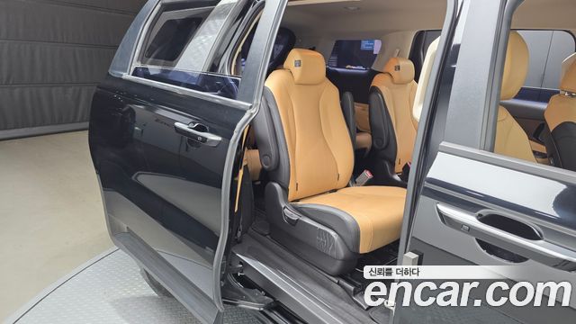 Kia Canival 2023 — photo 12