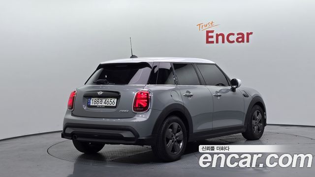 Mini Cooper 2023 — photo 2