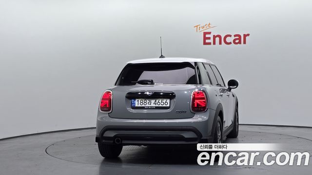 Mini Cooper 2023 — photo 4
