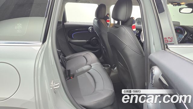 Mini Cooper 2023 — photo 17