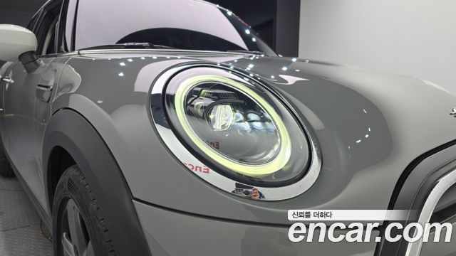 Mini Cooper 2023 — photo 8
